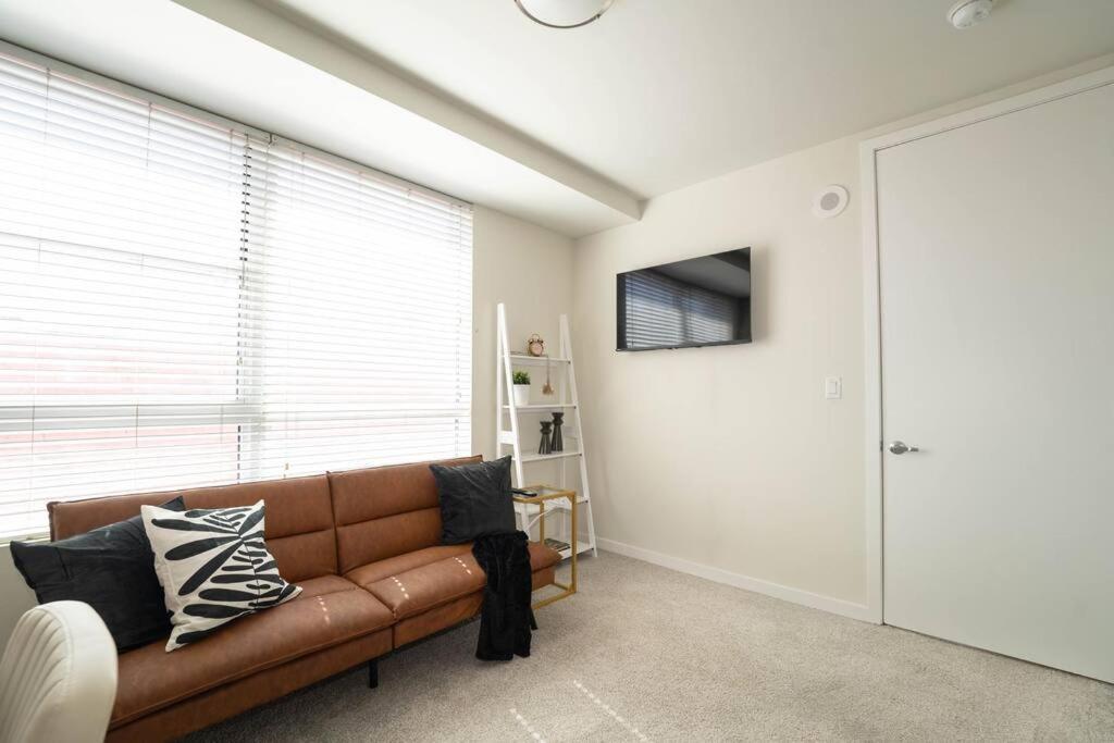 June Specials- Suite Spot Dtla- Free Parking For One Car! Los Angeles Exterior photo