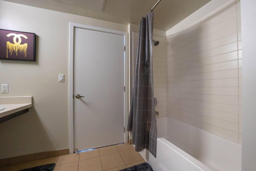 June Specials- Suite Spot Dtla- Free Parking For One Car! Los Angeles Exterior photo