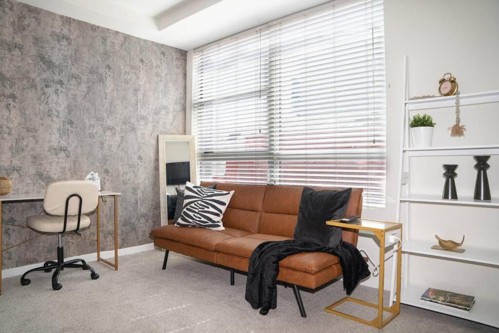 June Specials- Suite Spot Dtla- Free Parking For One Car! Los Angeles Exterior photo
